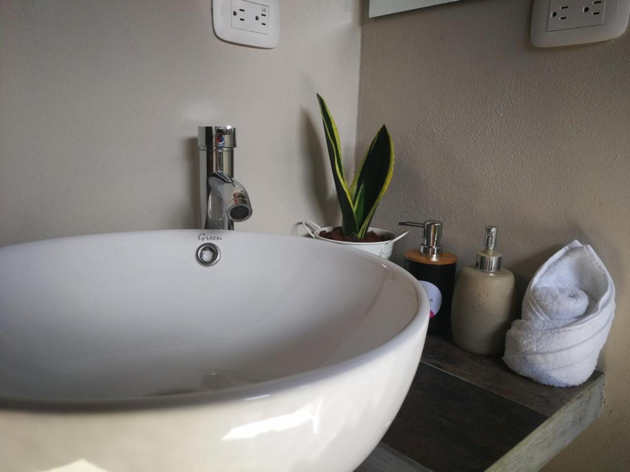 Apartamento Lantana ,Monteverde Con Aire Acondicionado Y Lavanderia 외부 사진